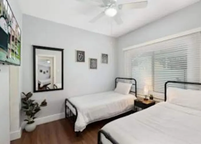 Apartment Apex Executive - 1422 E Brill St