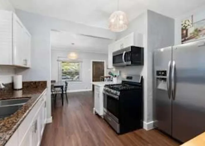 Apex Executive - 1422 E Brill St *
