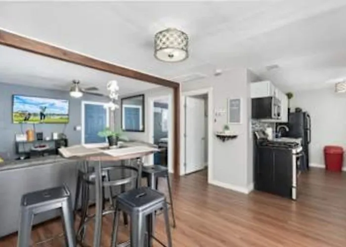 Apartment Apex Executive - 1422 E Brill St *
