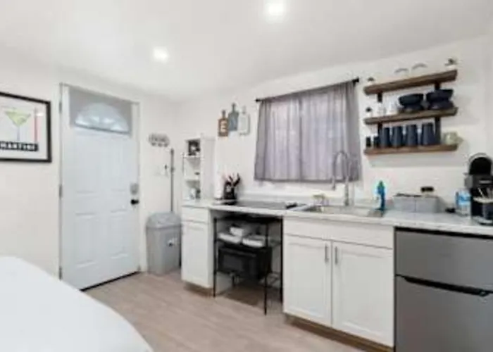 Apex Executive - 1422 E Brill St Apartment