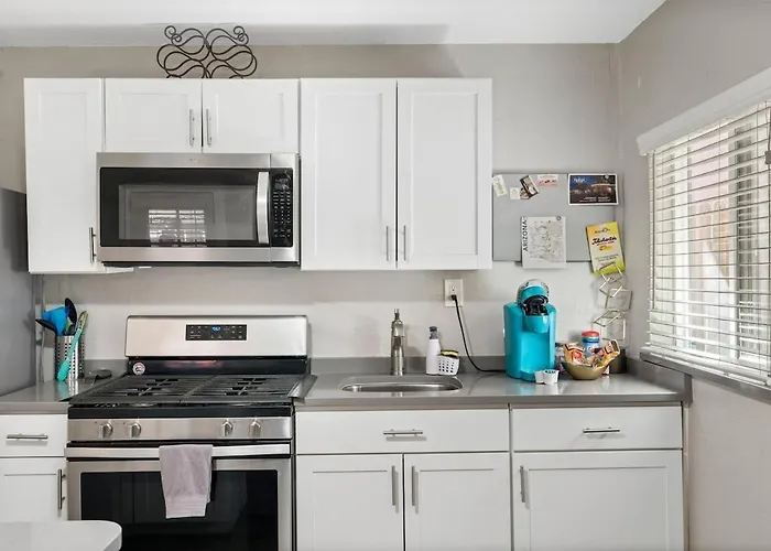 Apex Executive - 1422 E Brill St