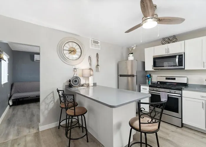 Apartment Apex Executive - 1422 E Brill St