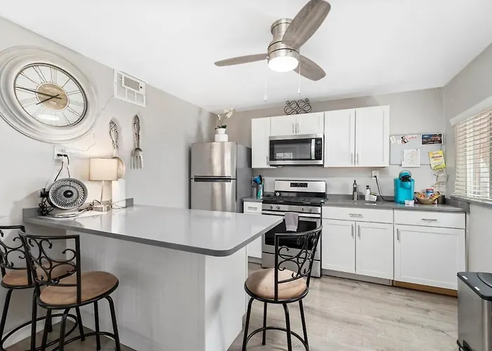 Apartment Apex Executive - 1422 E Brill St *